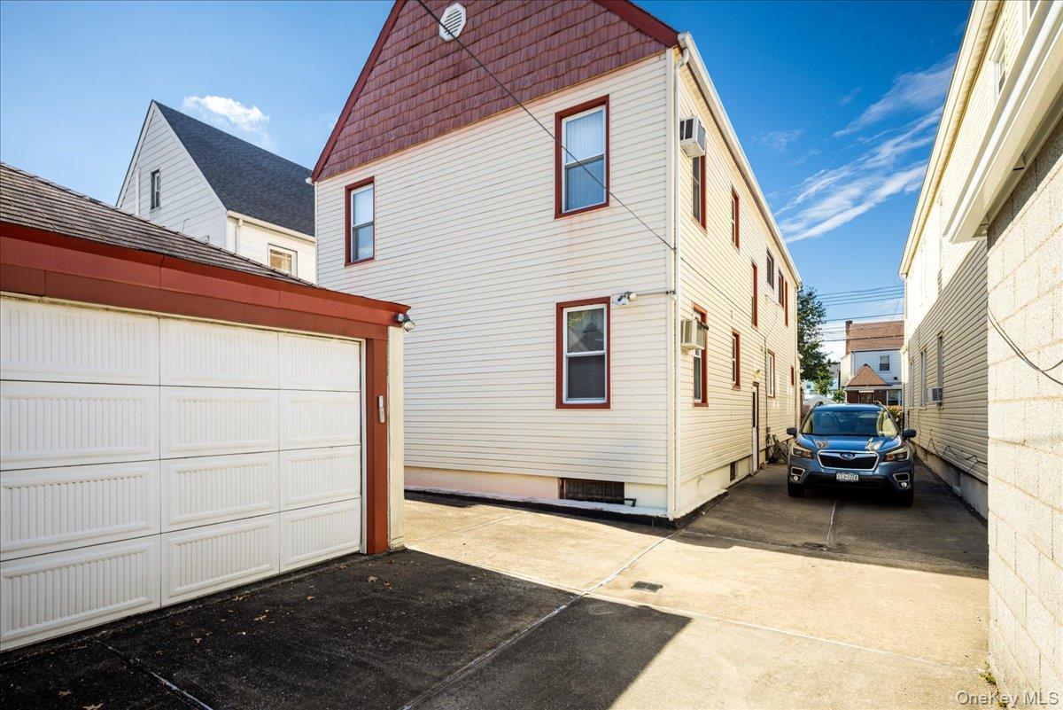 Single Family 172nd Street  Queens, NY 11358, MLS-1061805-33