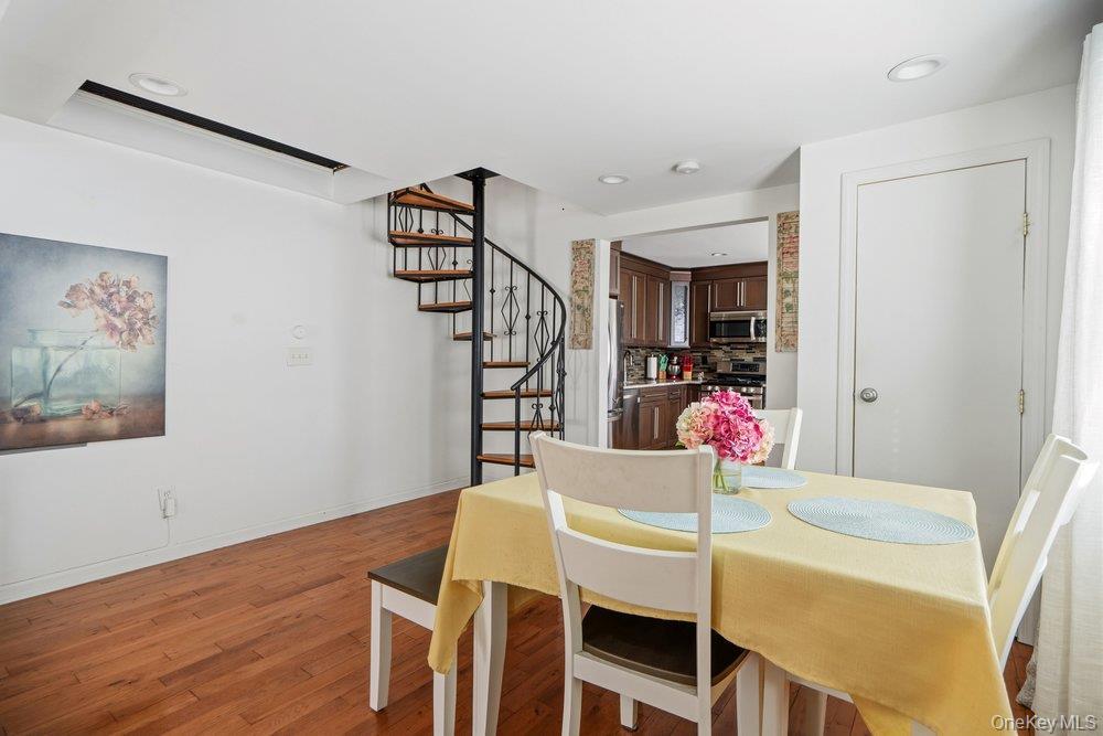 Single Family Nottingham Avenue Suffolk County, NY 11772, MLS-1062196-10