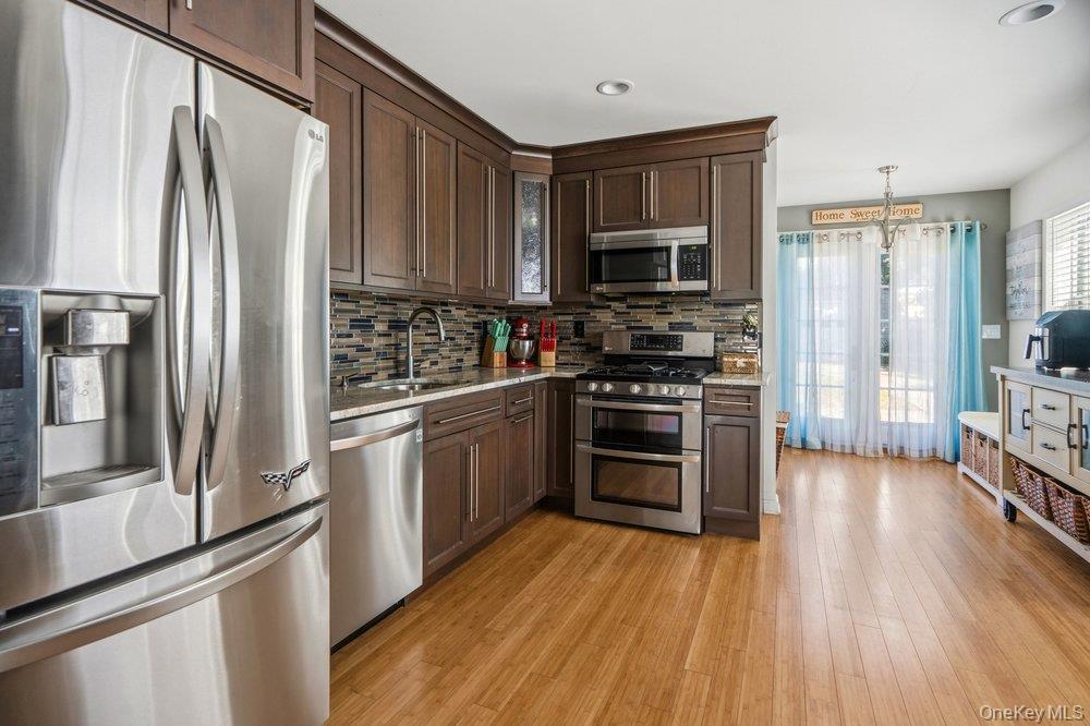 Single Family Nottingham Avenue Suffolk County, NY 11772, MLS-1062196-12