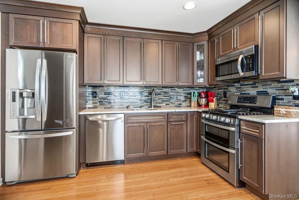 Single Family Nottingham Avenue Suffolk County, NY 11772, MLS-1062196-17