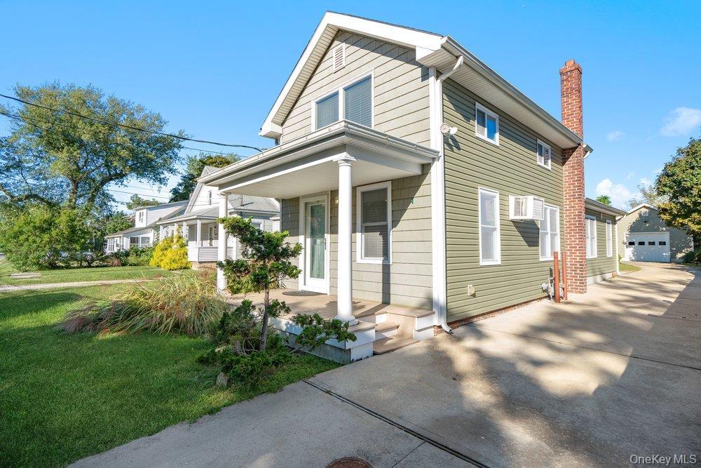 Single Family Nottingham Avenue Suffolk County, NY 11772, MLS-1062196-2