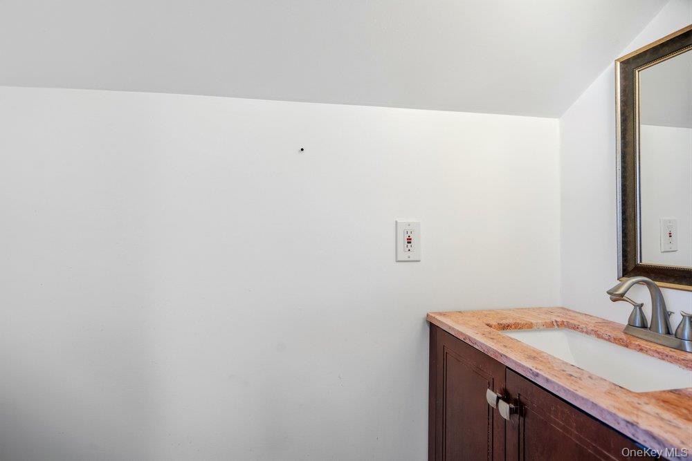 Single Family Nottingham Avenue Suffolk County, NY 11772, MLS-1062196-27