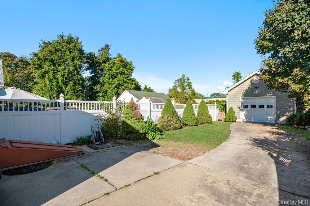 Single Family Nottingham Avenue Suffolk County, NY 11772, MLS-1062196-28