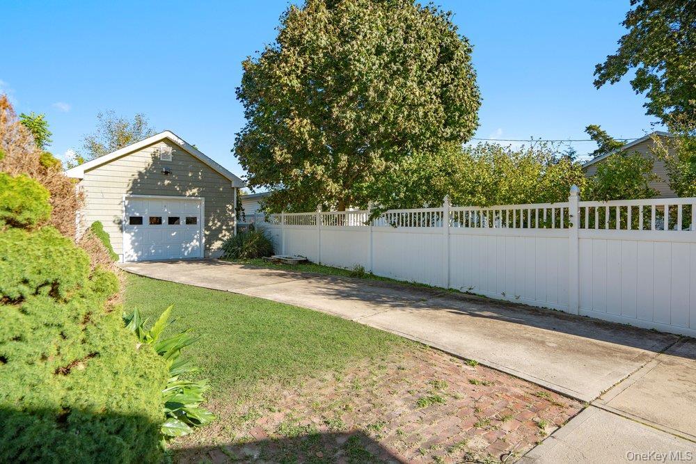 Single Family Nottingham Avenue Suffolk County, NY 11772, MLS-1062196-29