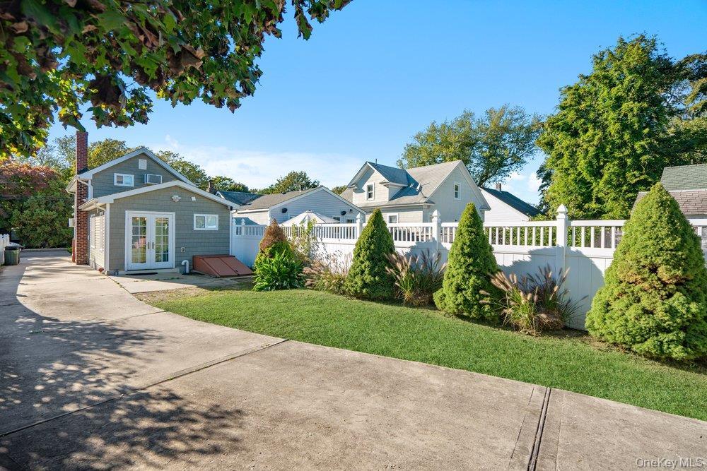 Single Family Nottingham Avenue Suffolk County, NY 11772, MLS-1062196-30
