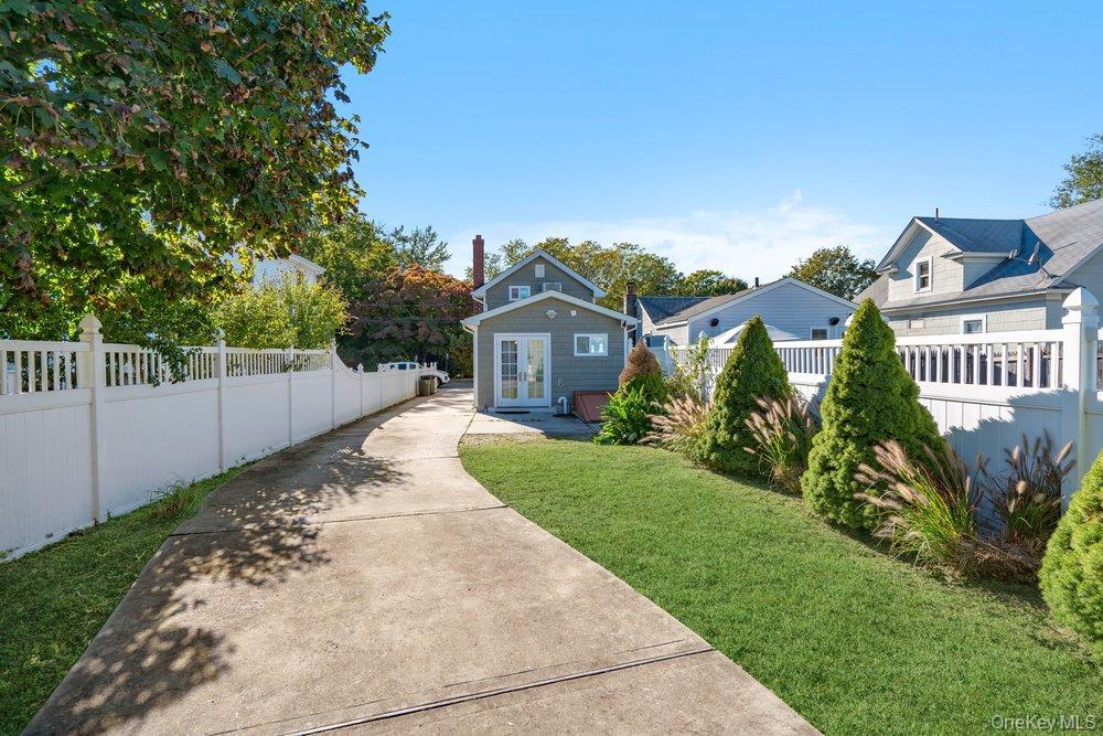 Single Family Nottingham Avenue Suffolk County, NY 11772, MLS-1062196-31