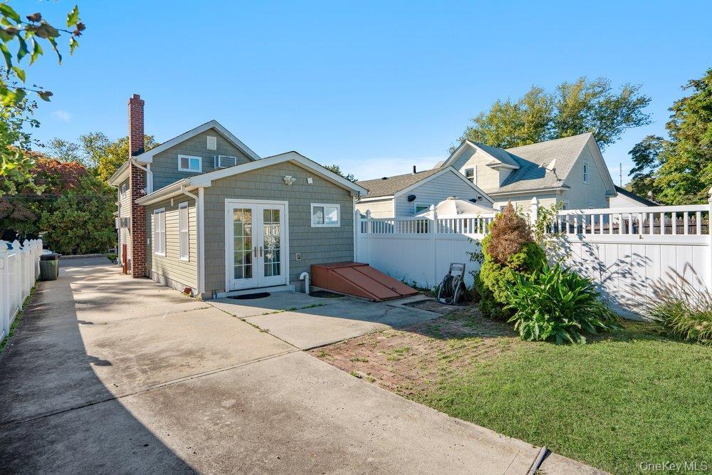 Single Family Nottingham Avenue  Suffolk County, NY 11772, MLS-1062196-33