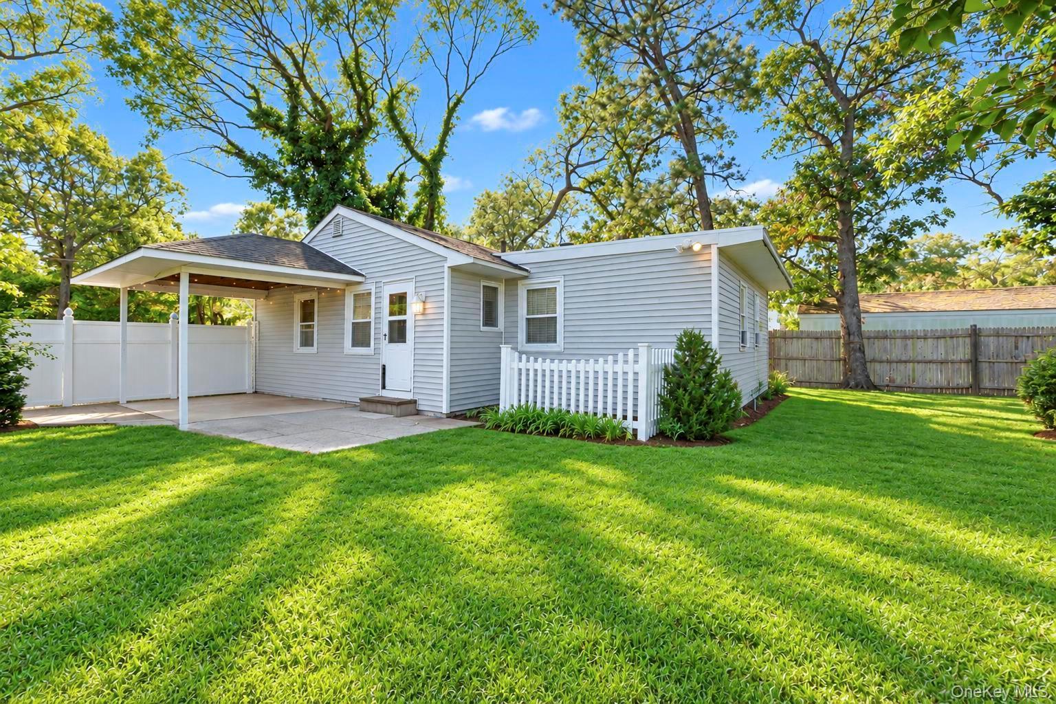 Single Family Hart Avenue Suffolk County, NY 11901, MLS-1062200-10