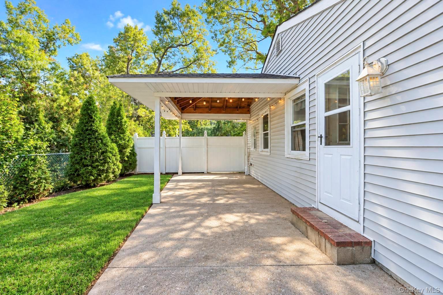 Single Family Hart Avenue Suffolk County, NY 11901, MLS-1062200-11