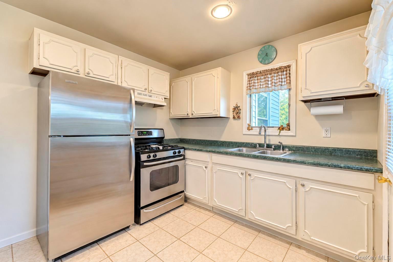 Single Family Hart Avenue Suffolk County, NY 11901, MLS-1062200-20