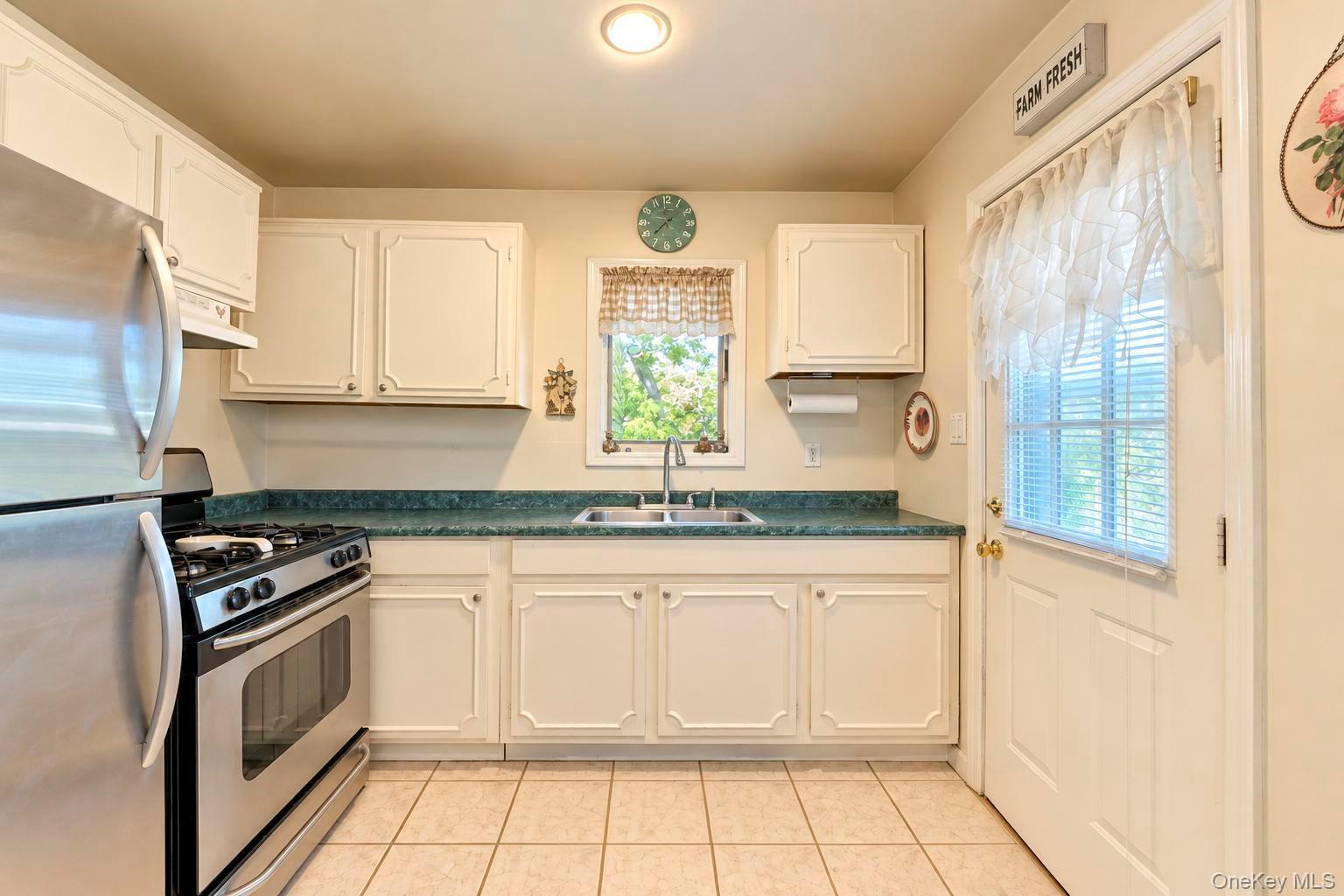 Single Family Hart Avenue Suffolk County, NY 11901, MLS-1062200-22
