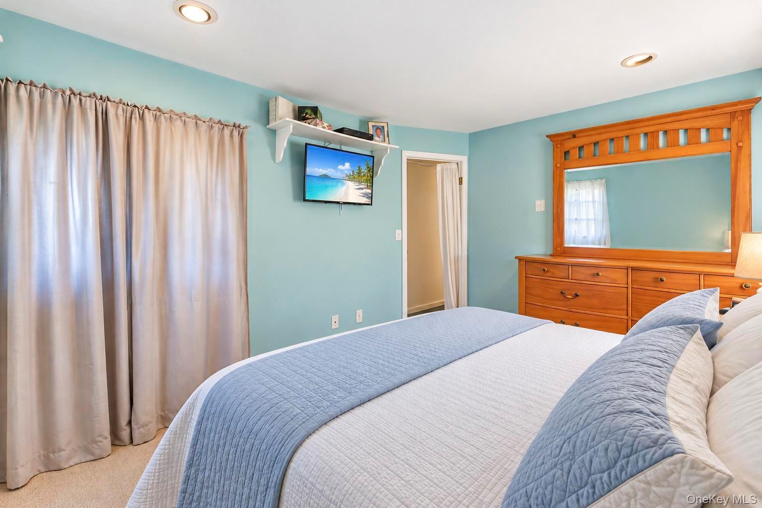 Single Family Hart Avenue Suffolk County, NY 11901, MLS-1062200-29