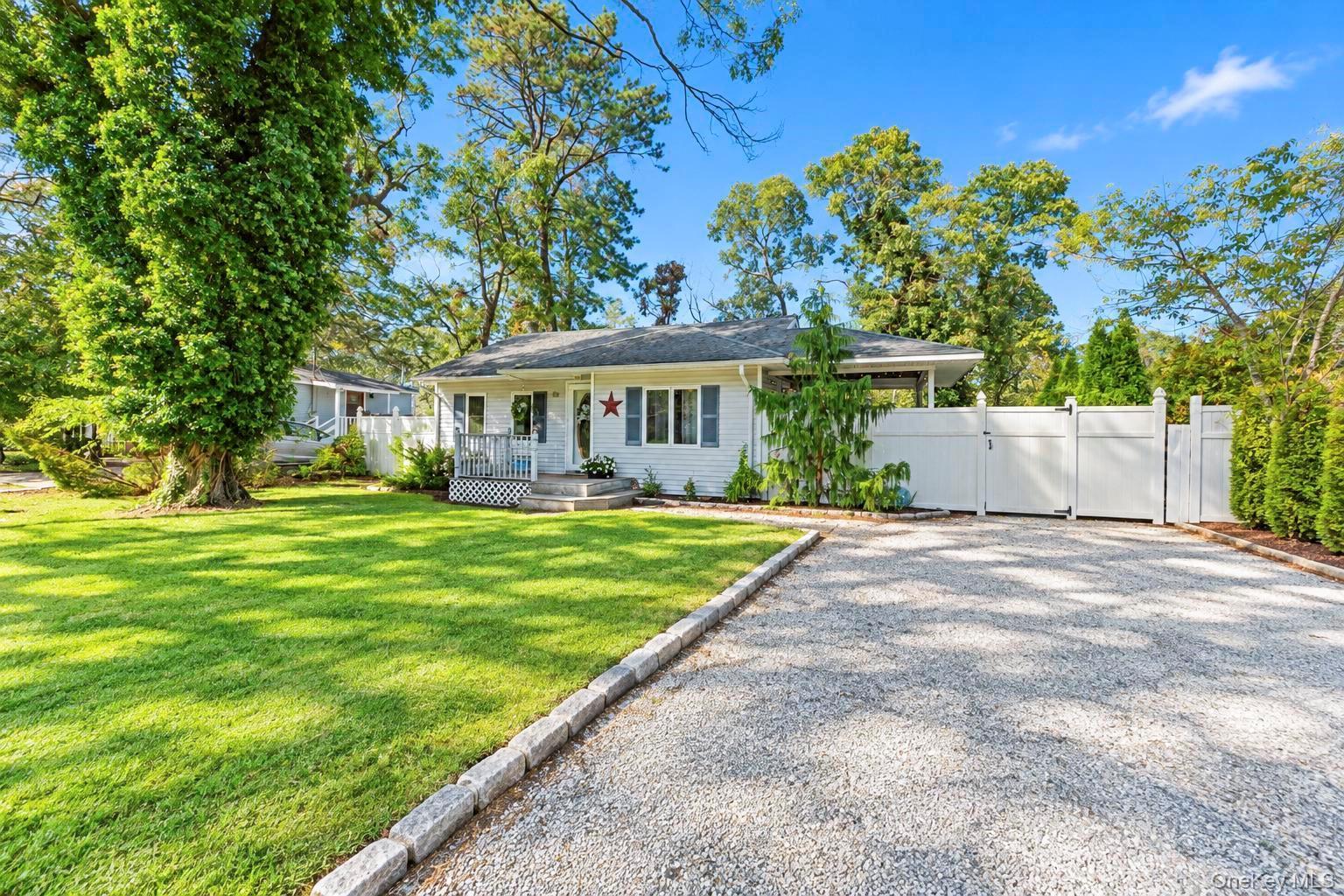 Single Family Hart Avenue Suffolk County, NY 11901, MLS-1062200-4