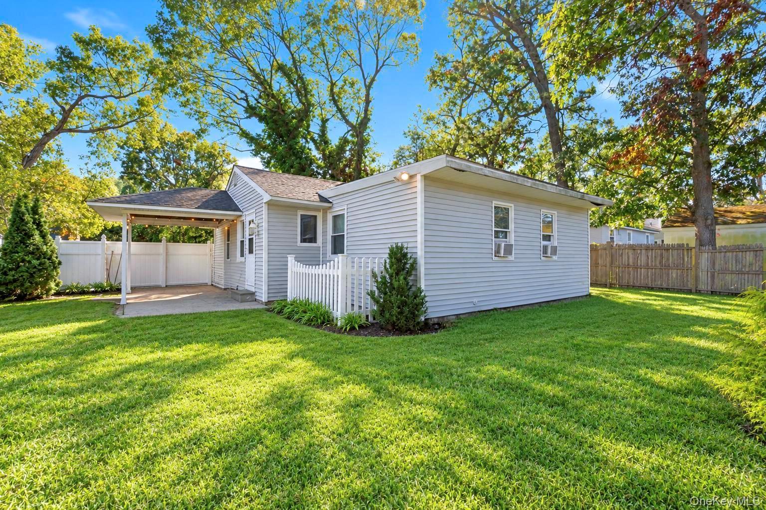 Single Family Hart Avenue Suffolk County, NY 11901, MLS-1062200-6