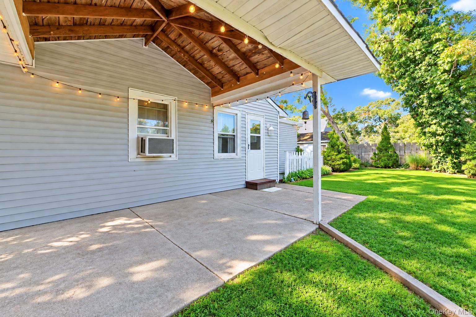 Single Family Hart Avenue Suffolk County, NY 11901, MLS-1062200-9