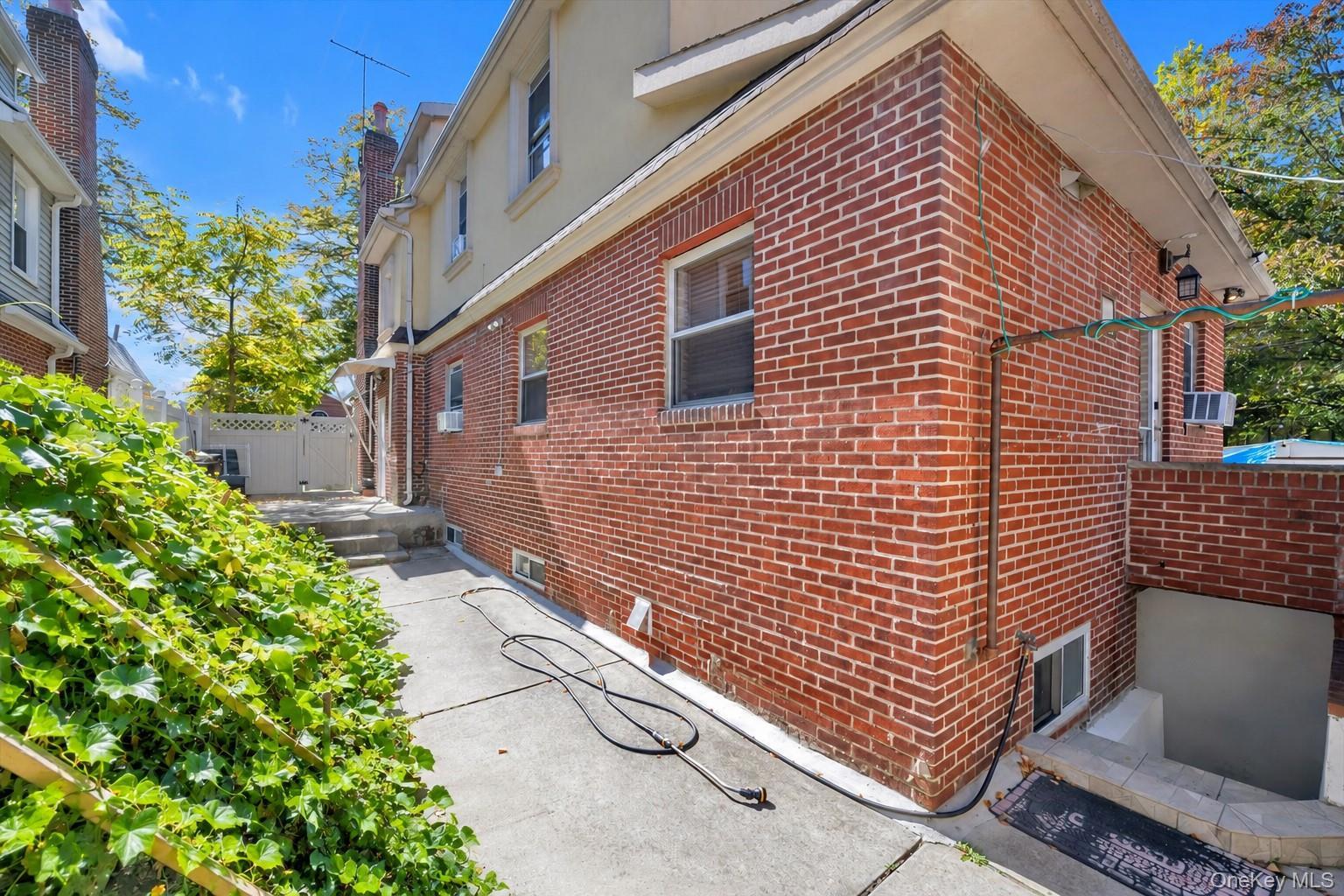 Single Family Powells Cove Boulevard Queens, NY 11357, MLS-1062273-16