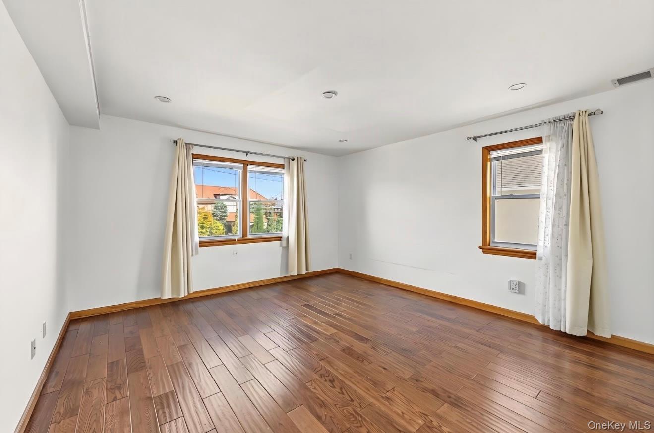 Single Family North Drive Queens, NY 11357, MLS-1062651-10