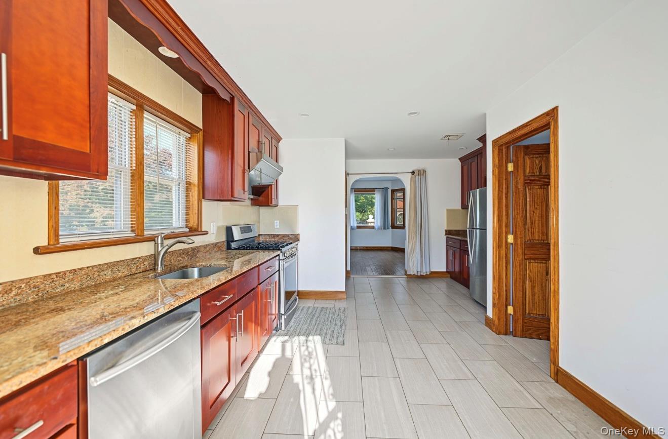 Single Family North Drive Queens, NY 11357, MLS-1062651-15