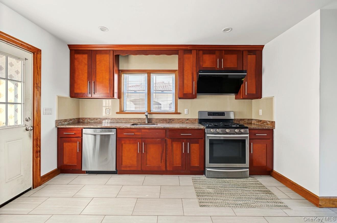 Single Family North Drive Queens, NY 11357, MLS-1062651-16
