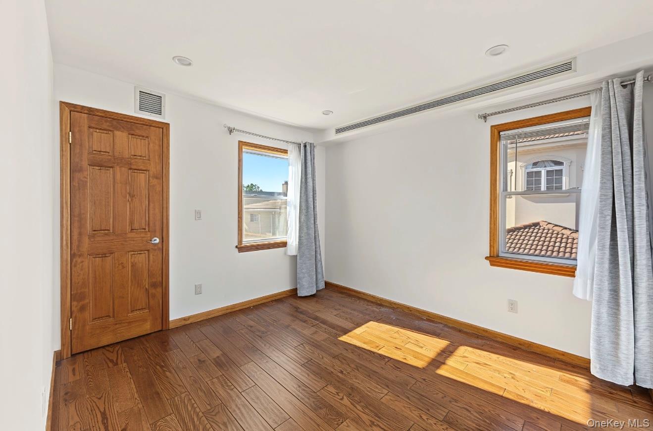 Single Family North Drive Queens, NY 11357, MLS-1062651-21