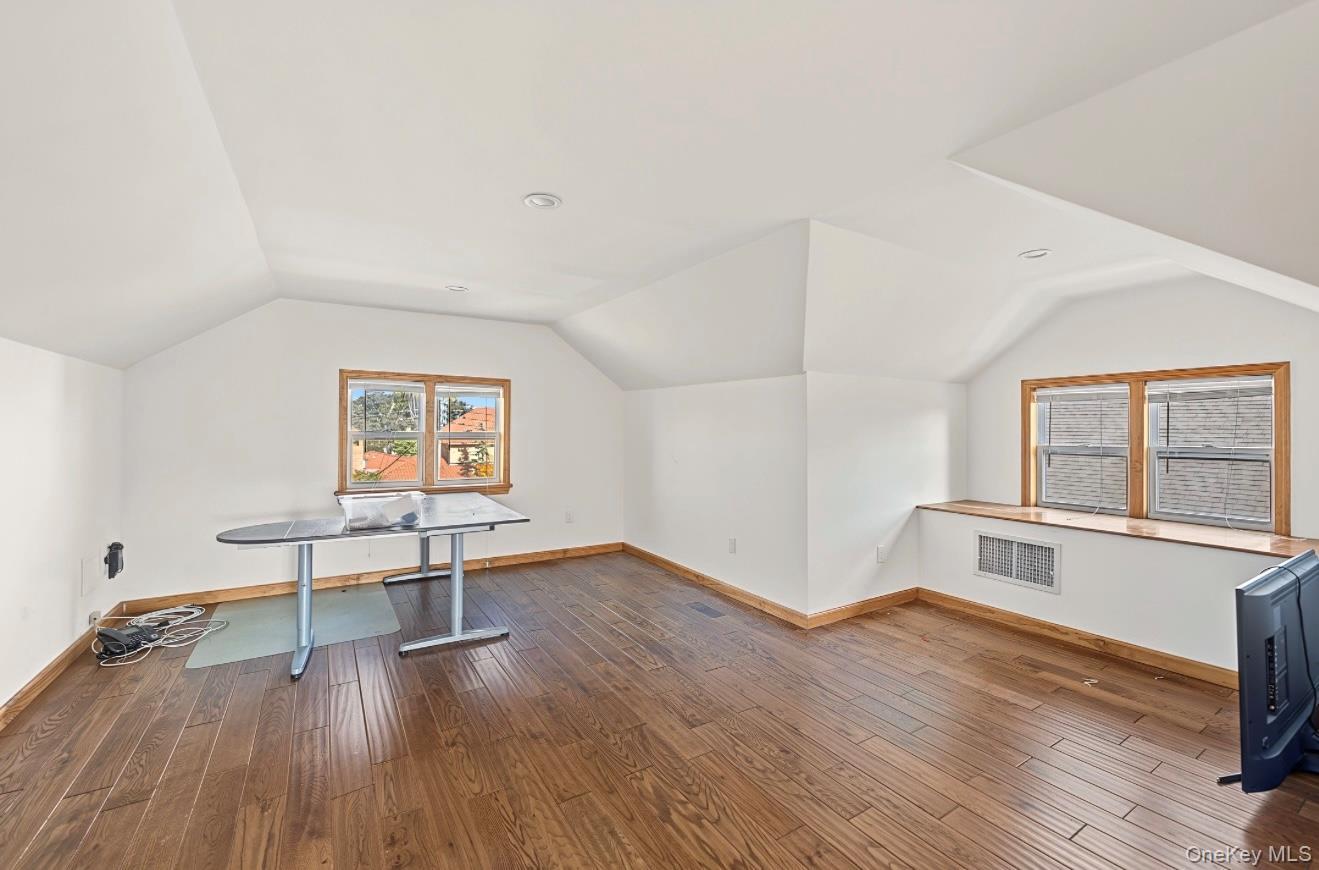 Single Family North Drive Queens, NY 11357, MLS-1062651-25