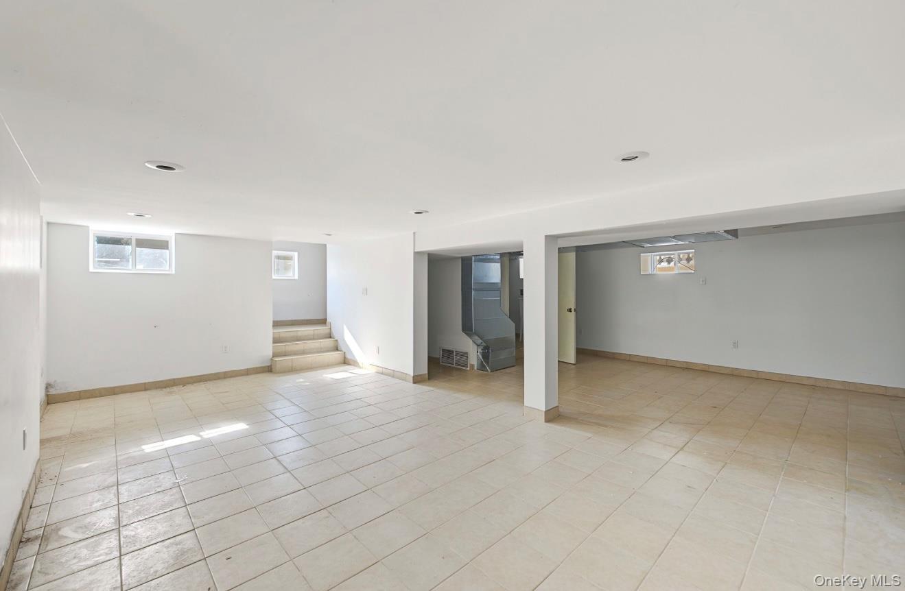 Single Family North Drive Queens, NY 11357, MLS-1062651-28