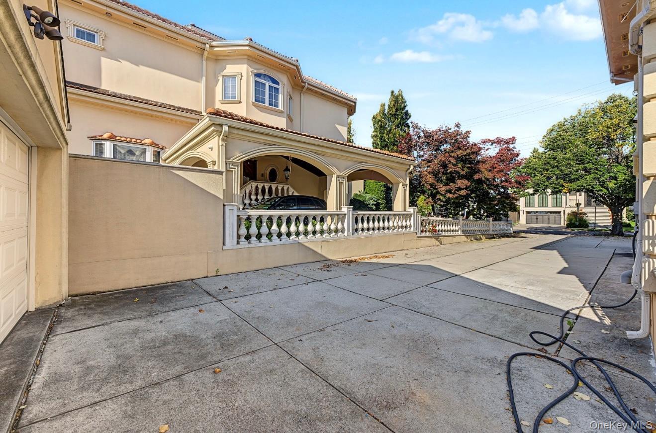 Single Family North Drive Queens, NY 11357, MLS-1062651-31