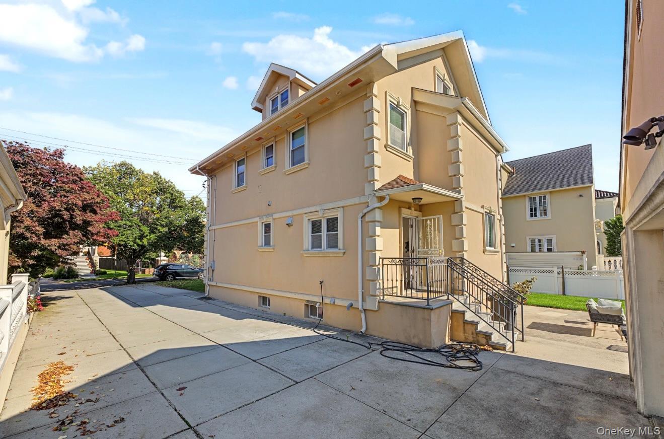 Single Family North Drive Queens, NY 11357, MLS-1062651-32