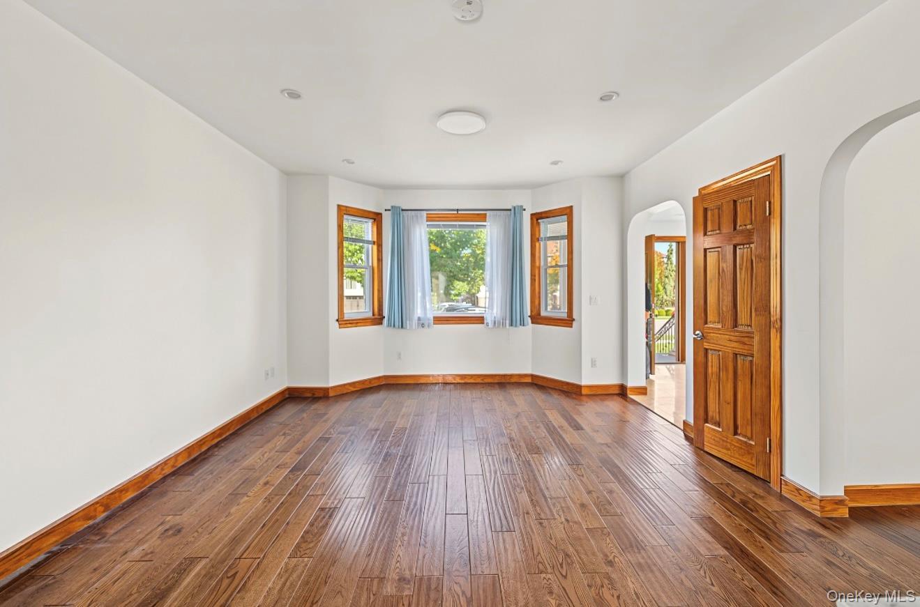 Single Family North Drive Queens, NY 11357, MLS-1062651-6