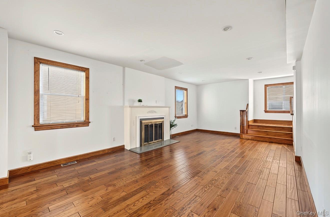 Single Family North Drive Queens, NY 11357, MLS-1062651-7
