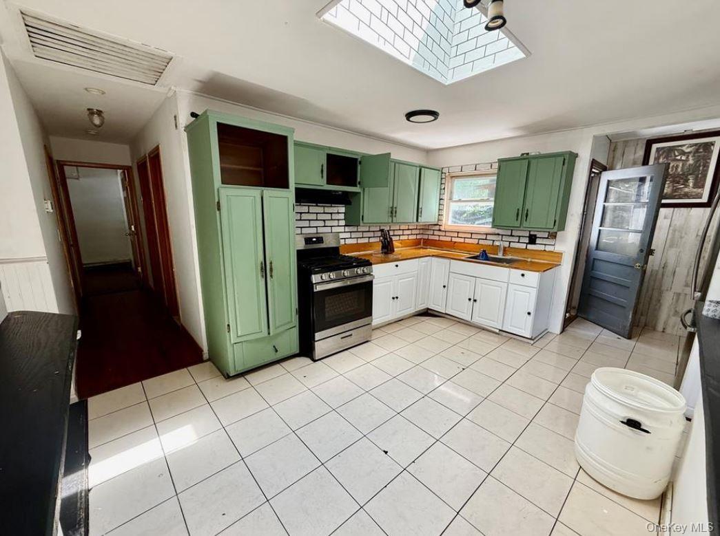 Single Family Palmer Street  Suffolk County, NY 11717, MLS-1063182-10