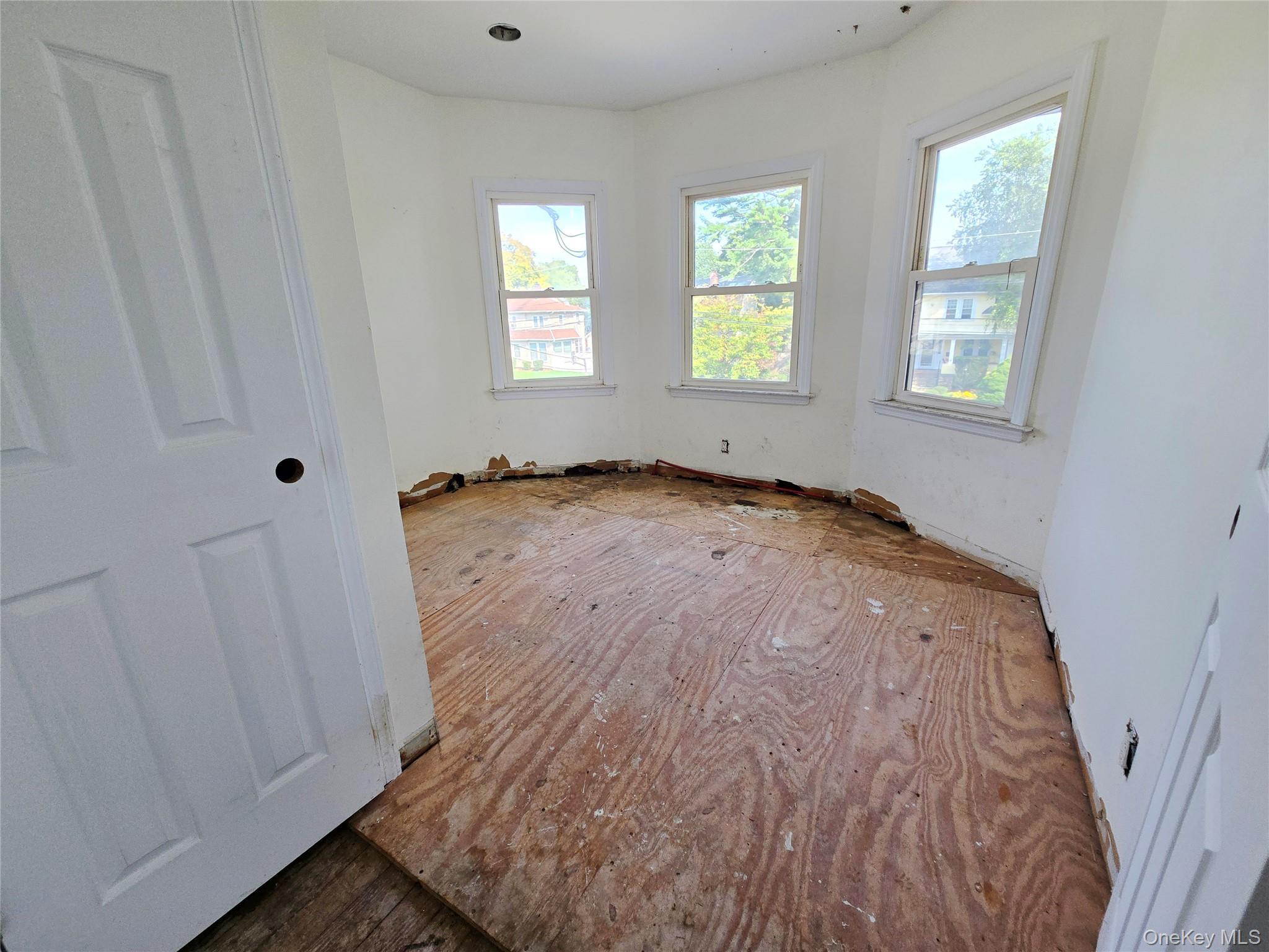 Single Family Locust Avenue Nassau County, NY 11520, MLS-1063273-15