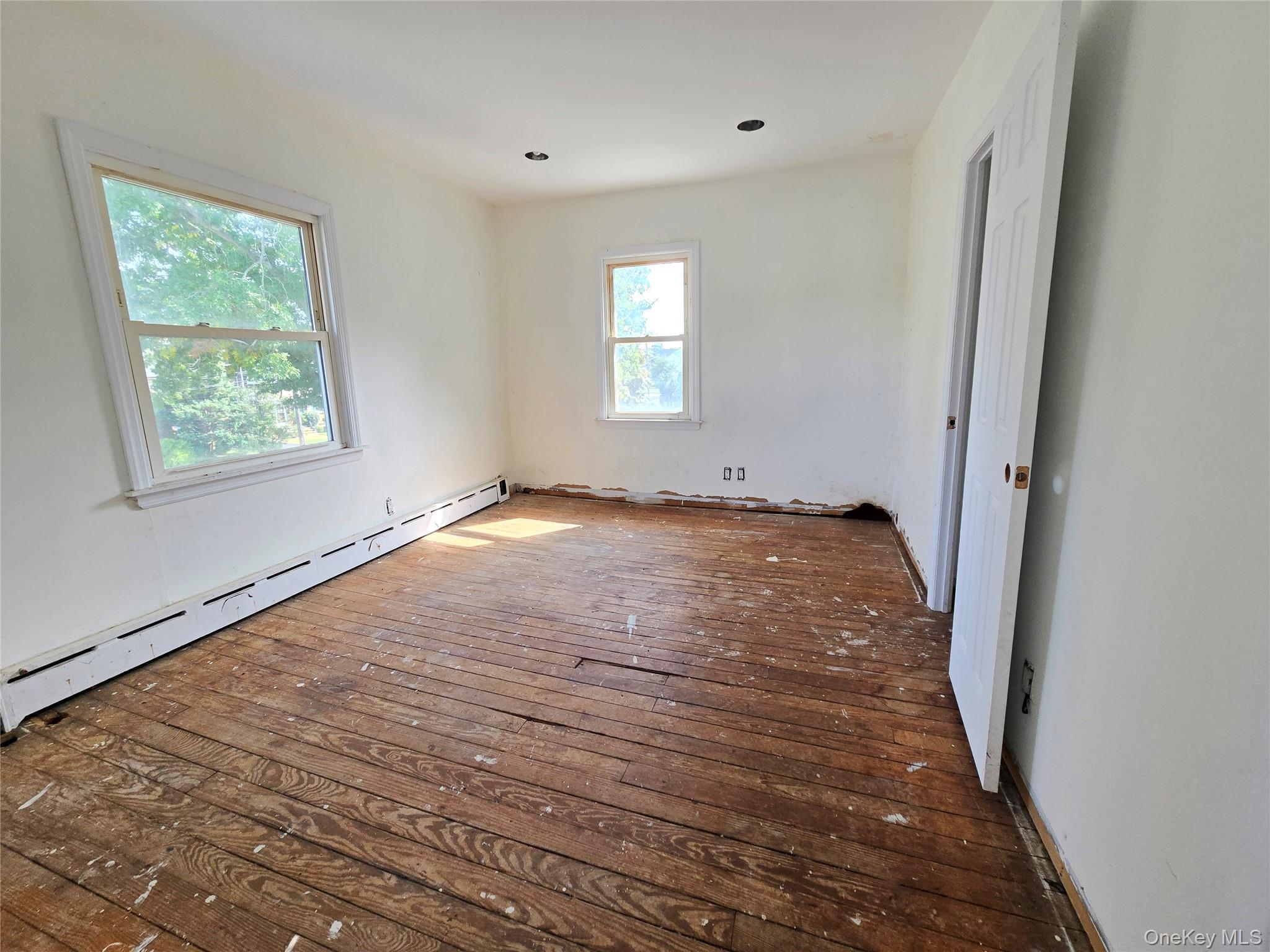 Single Family Locust Avenue Nassau County, NY 11520, MLS-1063273-16