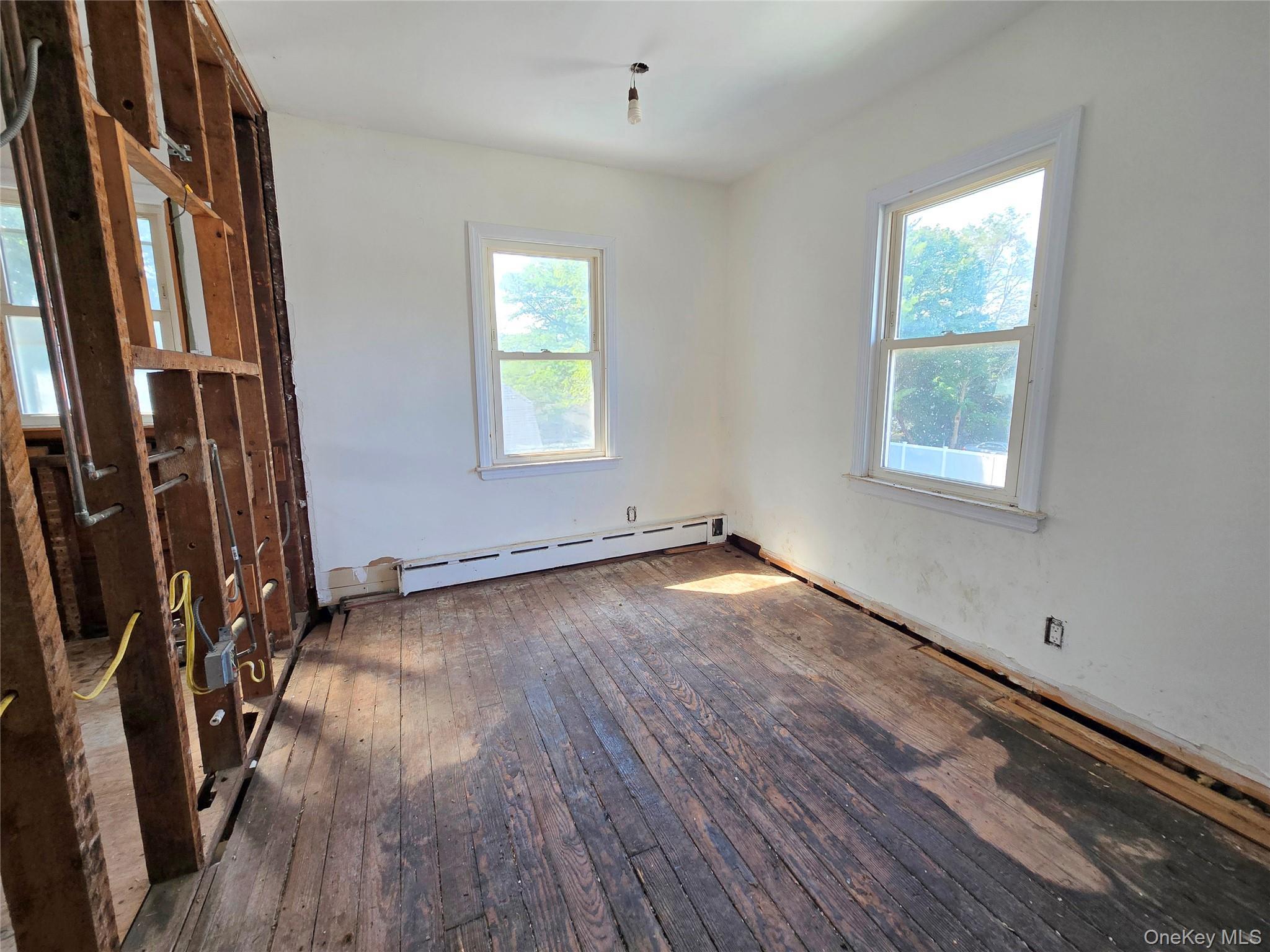 Single Family Locust Avenue Nassau County, NY 11520, MLS-1063273-17