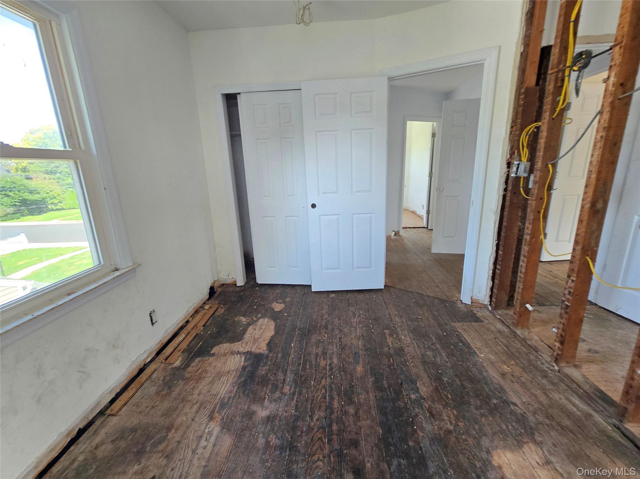Single Family Locust Avenue Nassau County, NY 11520, MLS-1063273-18
