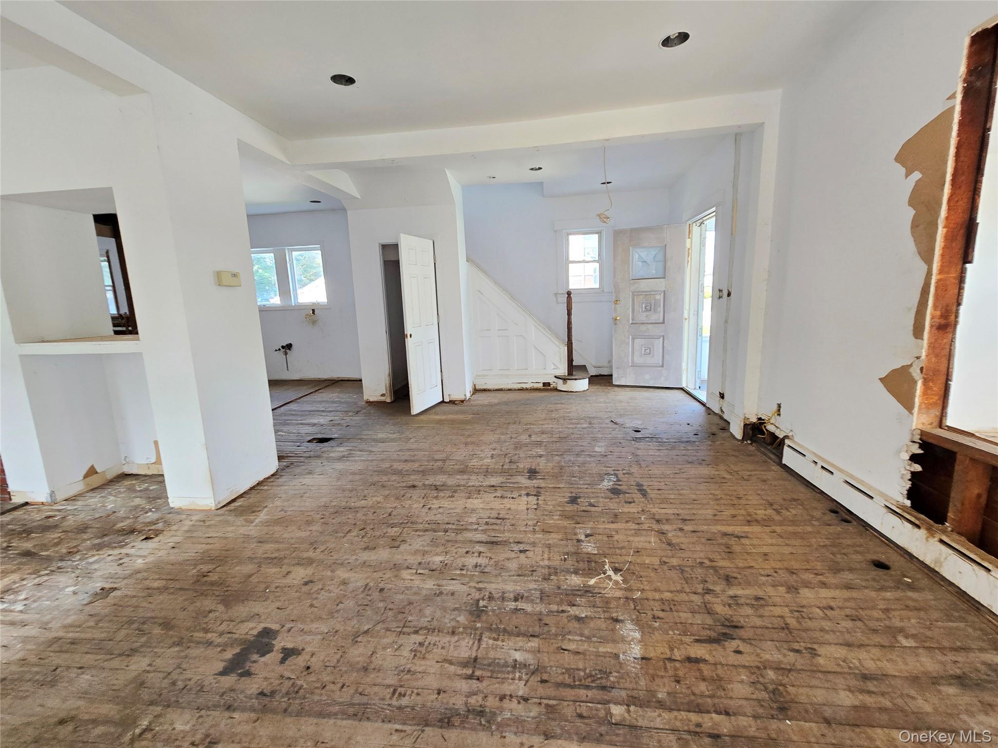 Single Family Locust Avenue Nassau County, NY 11520, MLS-1063273-25