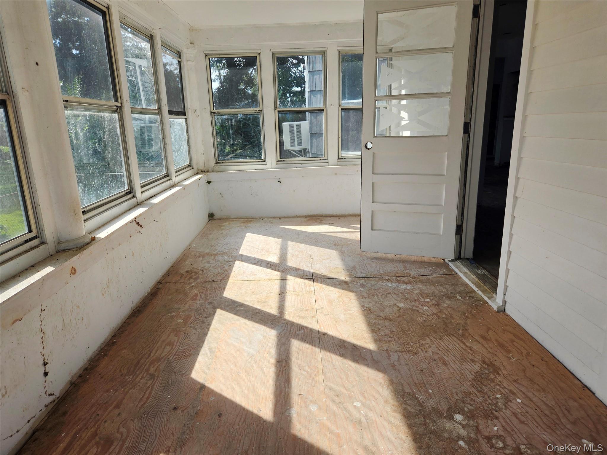 Single Family Locust Avenue Nassau County, NY 11520, MLS-1063273-29