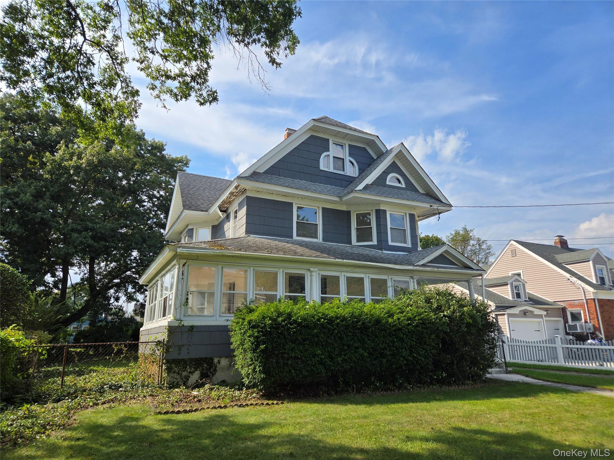 Single Family Locust Avenue Nassau County, NY 11520, MLS-1063273-3