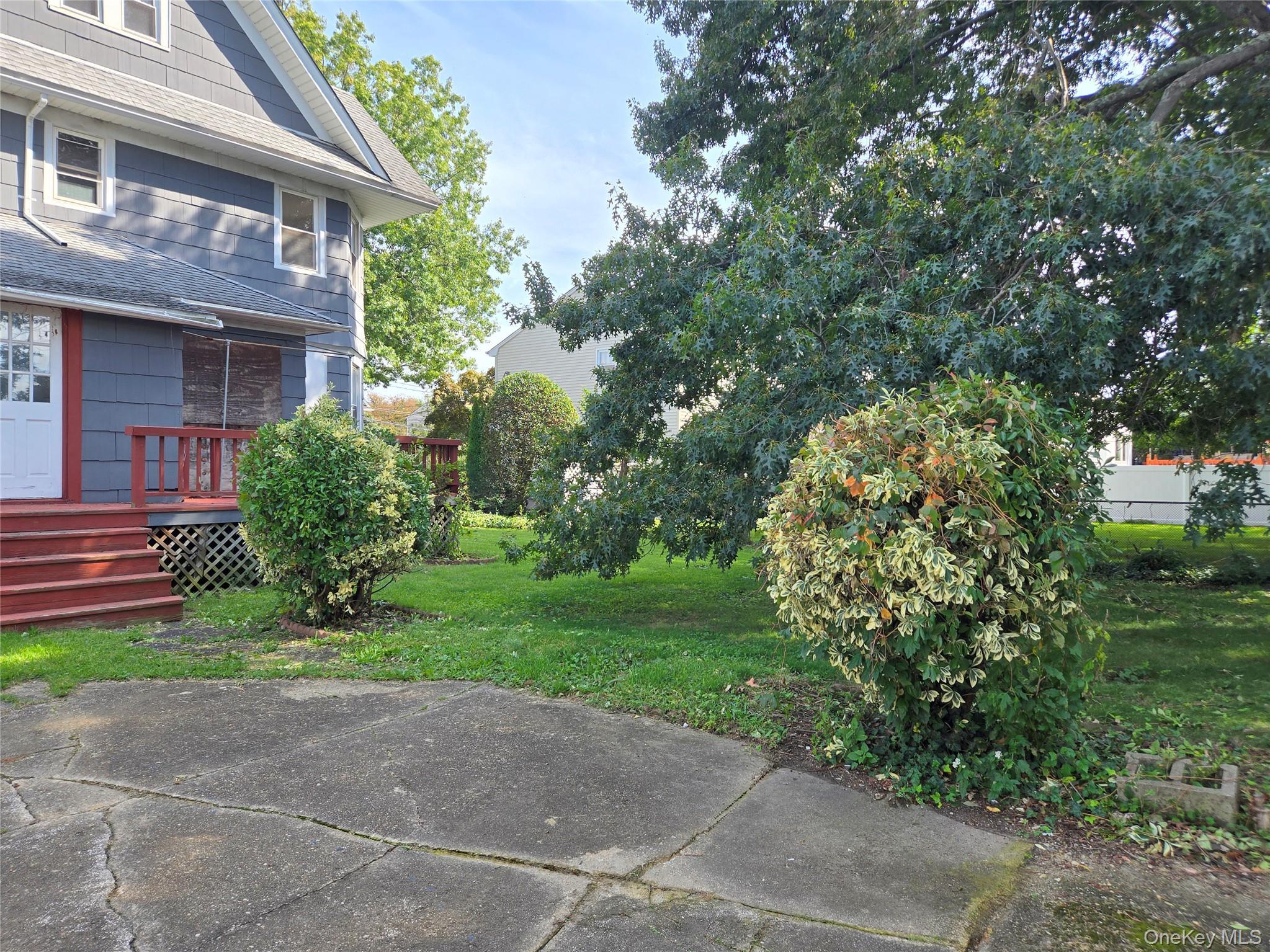 Single Family Locust Avenue Nassau County, NY 11520, MLS-1063273-8