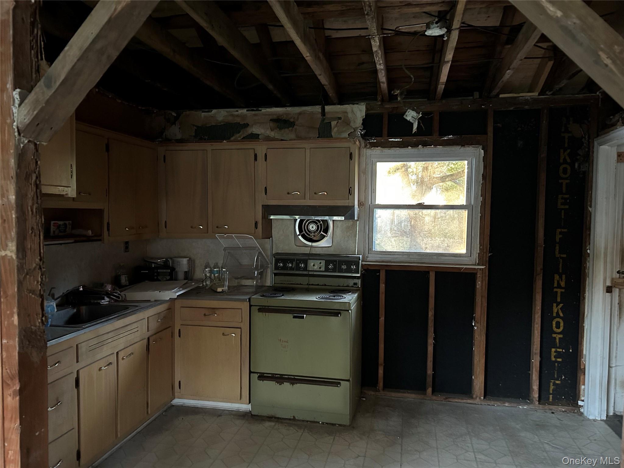 Single Family Bay Shore Avenue Suffolk County, NY 11706, MLS-1063670-10