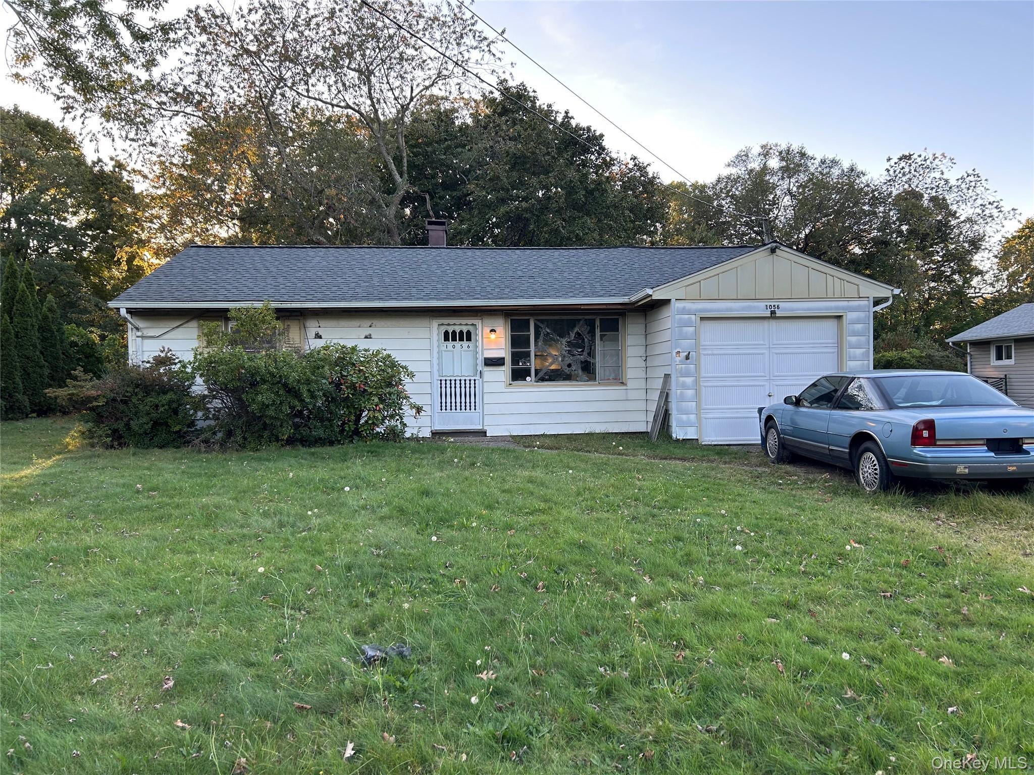 Single Family Bay Shore Avenue Suffolk County, NY 11706, MLS-1063670-3