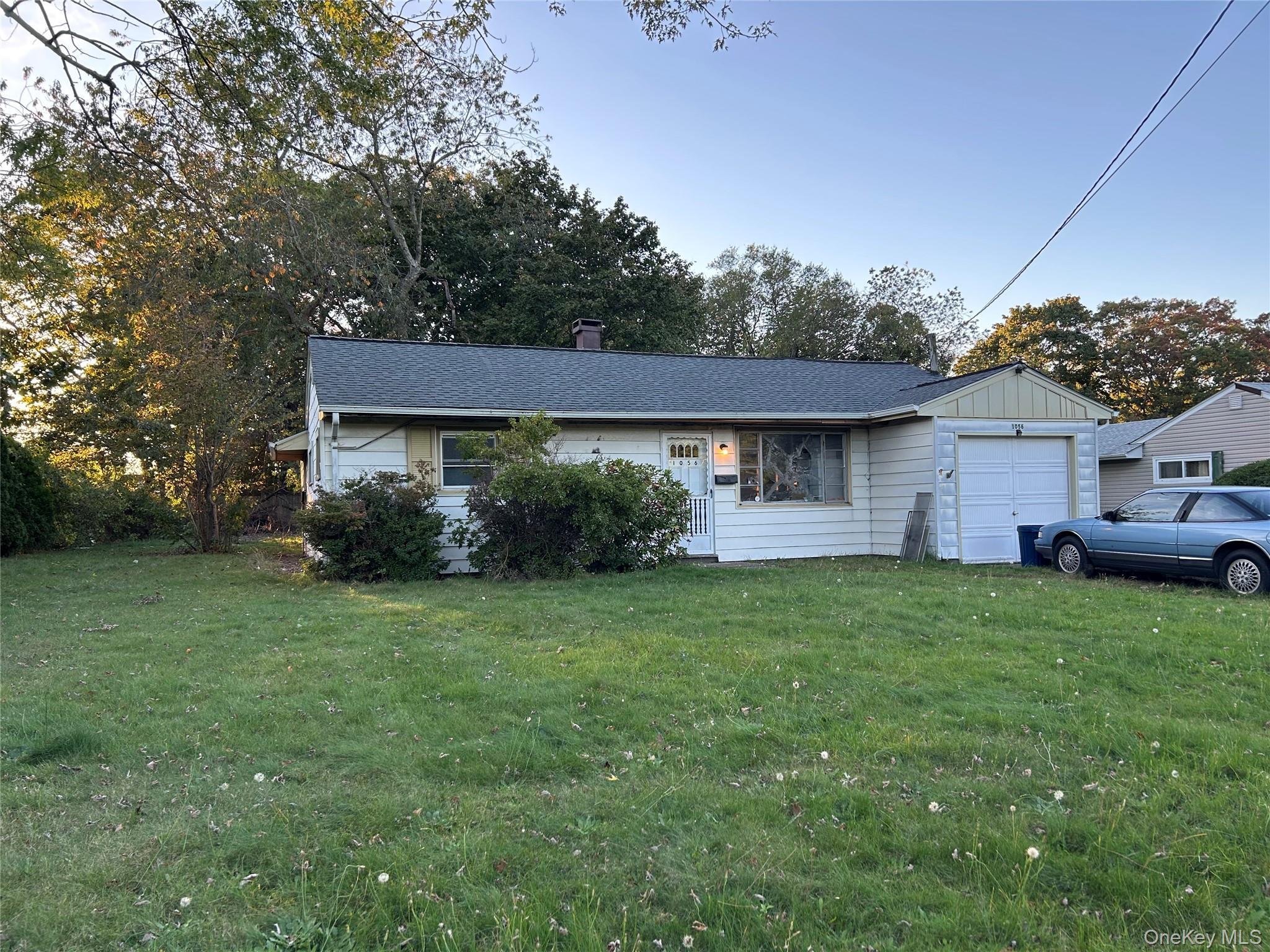 Single Family Bay Shore Avenue Suffolk County, NY 11706, MLS-1063670-4