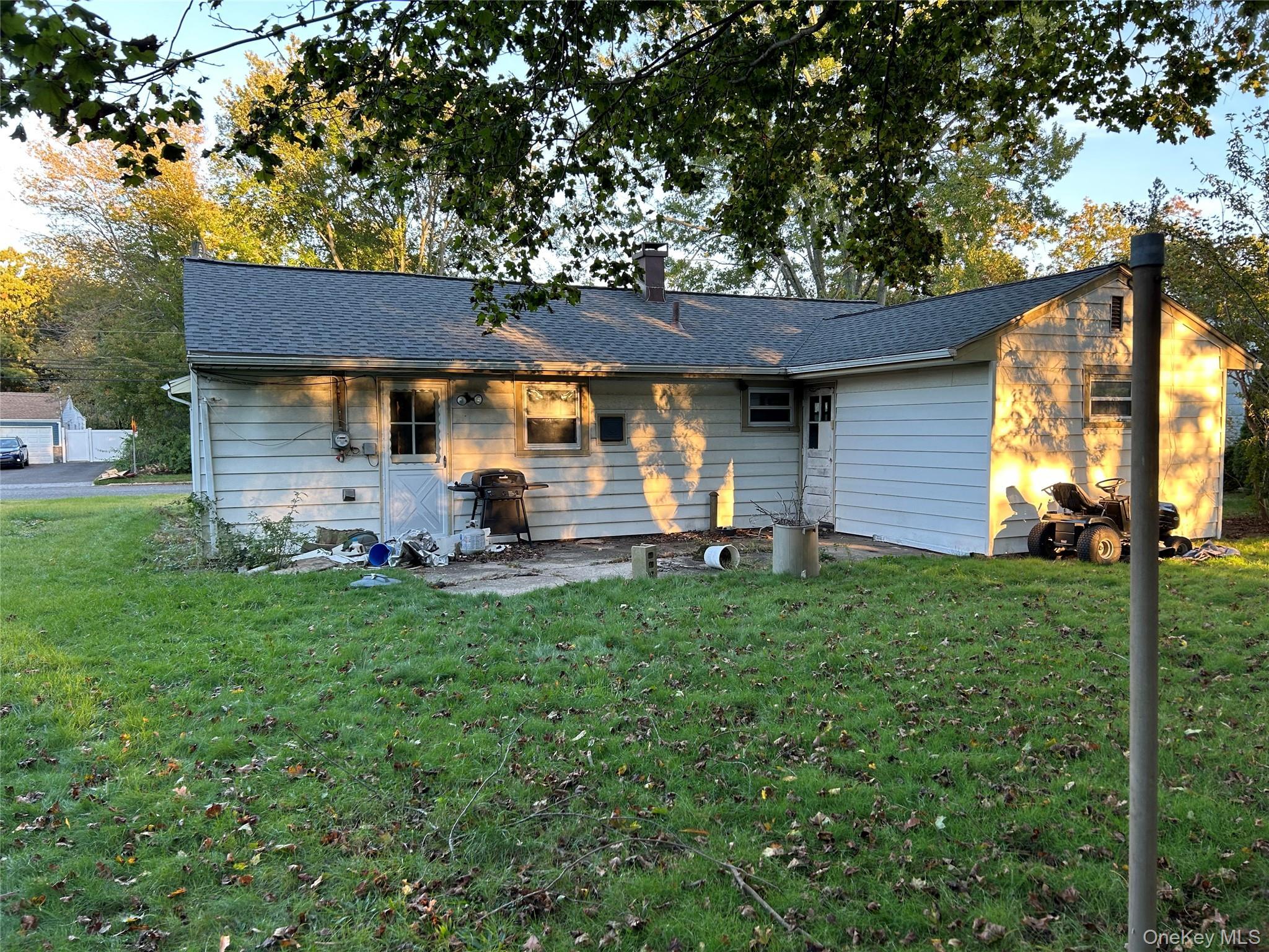 Single Family Bay Shore Avenue Suffolk County, NY 11706, MLS-1063670-9