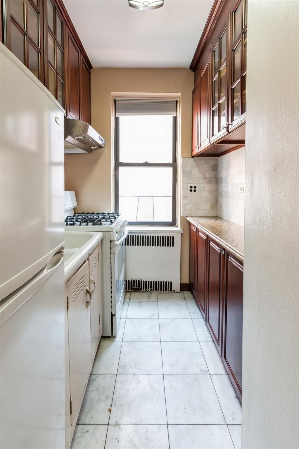Coop 57th  Manhattan, NY 10019, MLS-800205-15