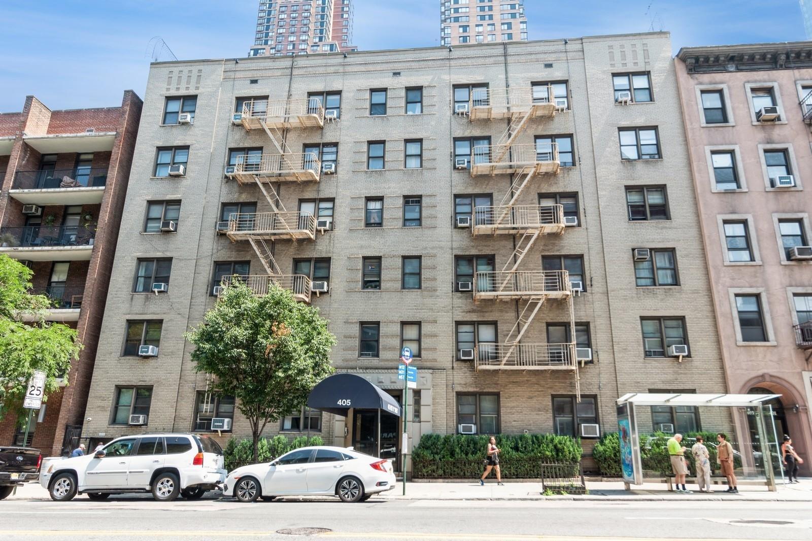 Coop 57th  Manhattan, NY 10019, MLS-800205-3