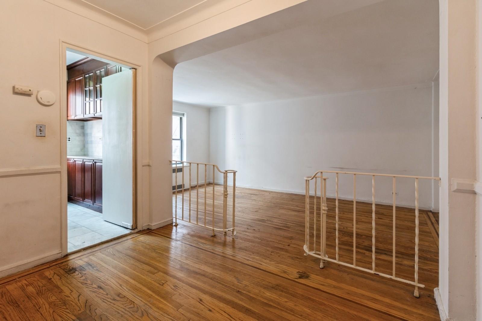 Coop 57th  Manhattan, NY 10019, MLS-800205-4