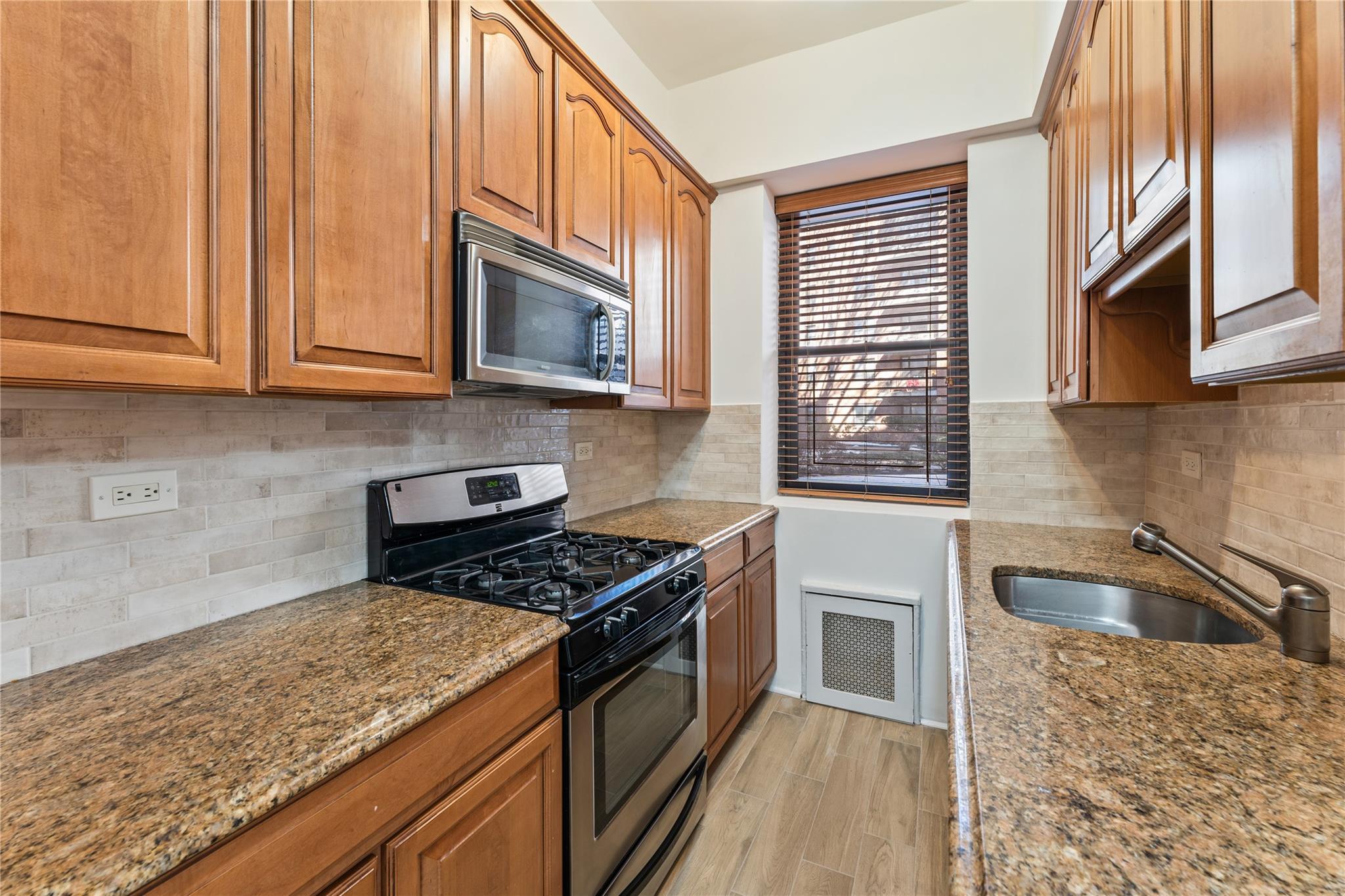 Coop Henry Hudson  Bronx, NY 10463, MLS-800234-7