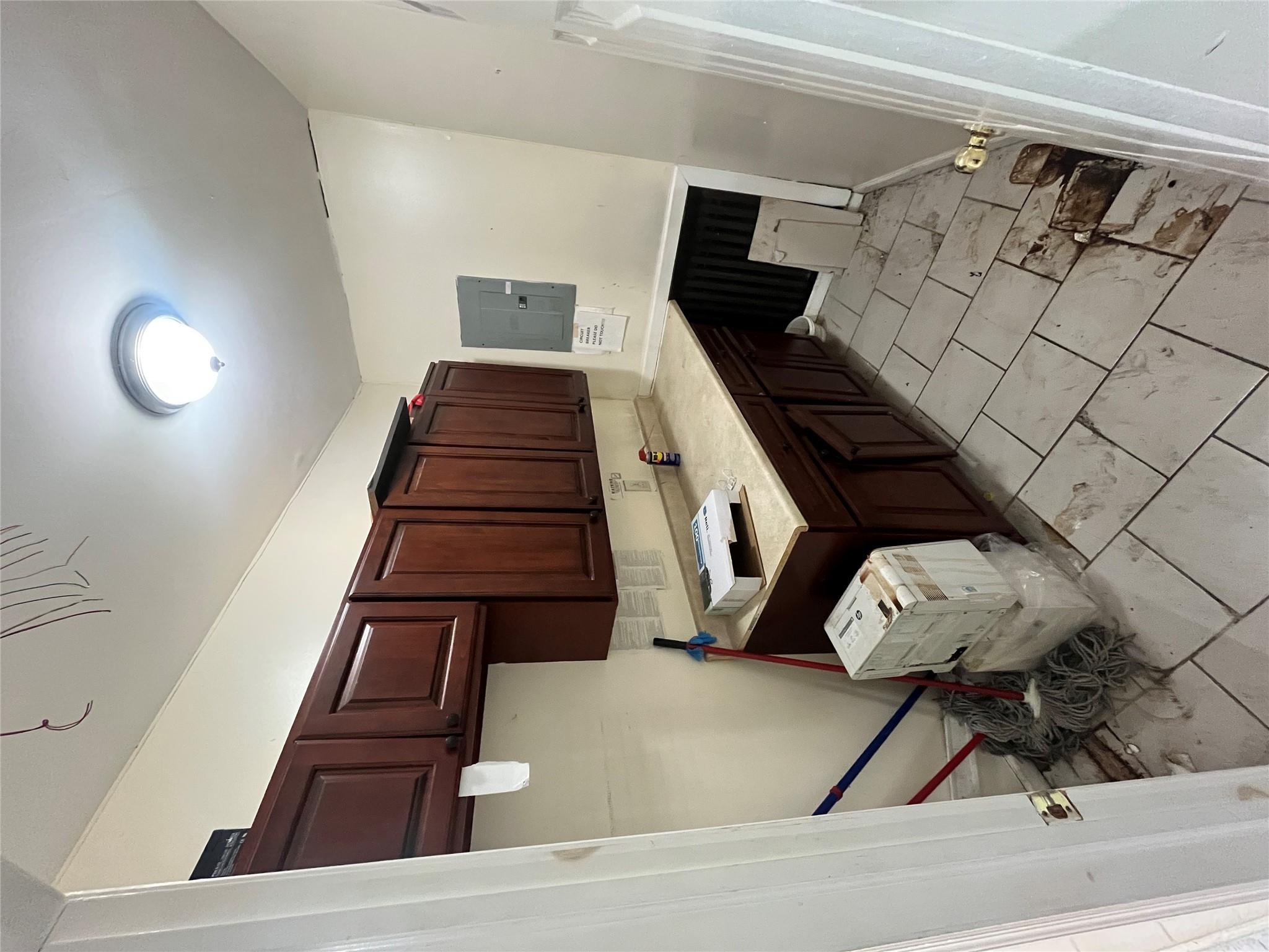 Commercial Lease Morris  Bronx, NY 10451, MLS-800413-19