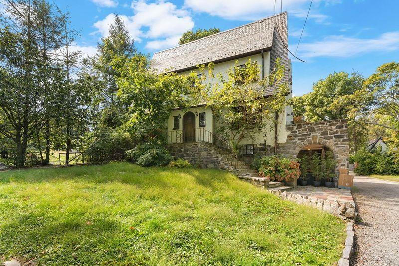 Single Family Ardell  Westchester County, NY 10708, MLS-800701-2