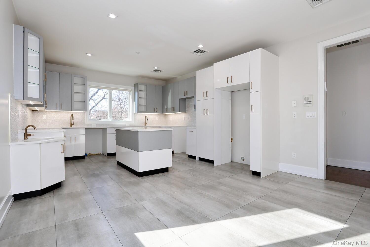 Condo Neil  Rockland County, NY 10977, MLS-801773-12